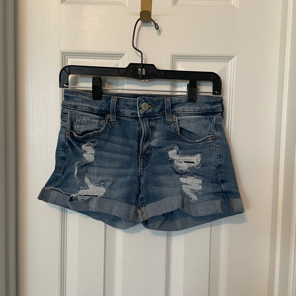 Aeropostale Seriously Stretchy Low-Rise Denim Midi Shorts distressed medium wash - Picture 2 of 5